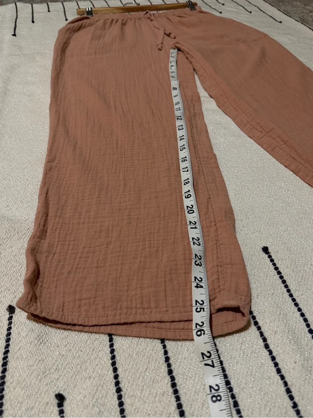 Aritzia Wide Leg Pants in Dusty Rose - Picture 6 of 10